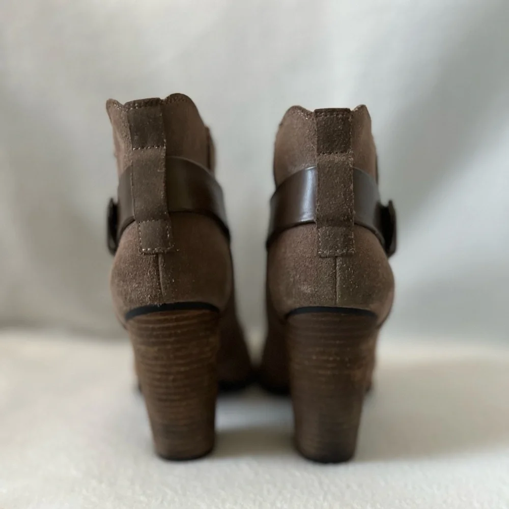 BCBG Size 7M Taupe Leather/Suede Booties
